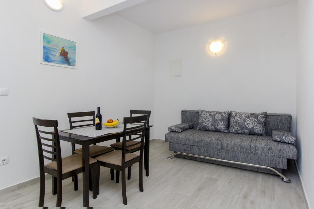 Apartments Zoran Pirovac Exterior foto