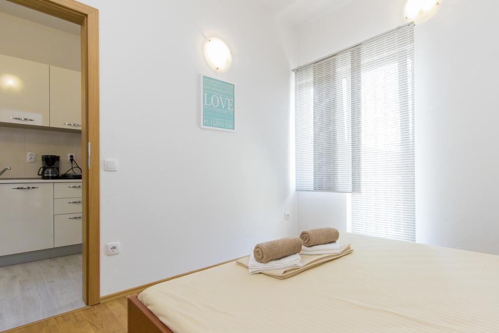 Apartments Zoran Pirovac Exterior foto