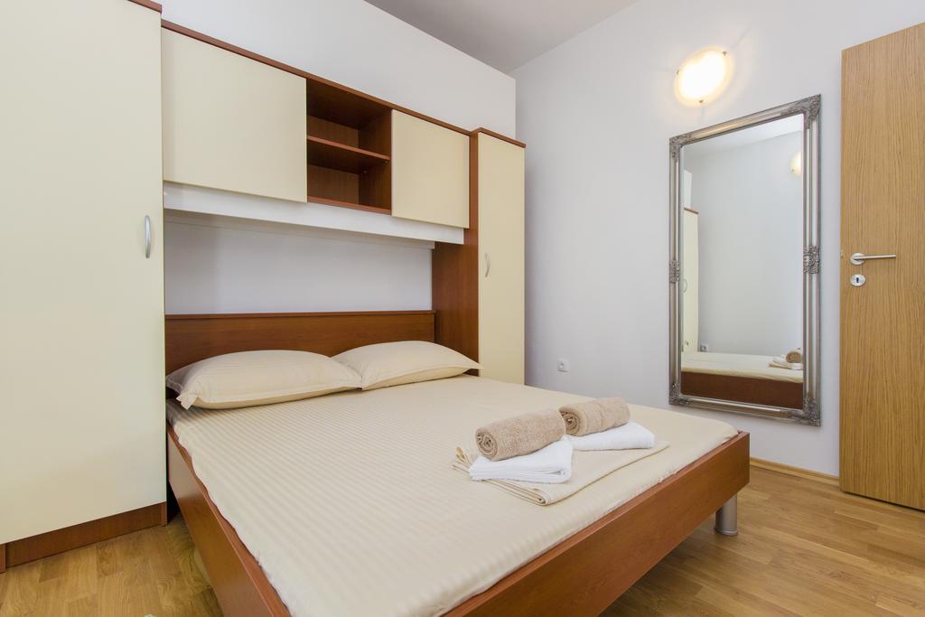 Apartments Zoran Pirovac Exterior foto