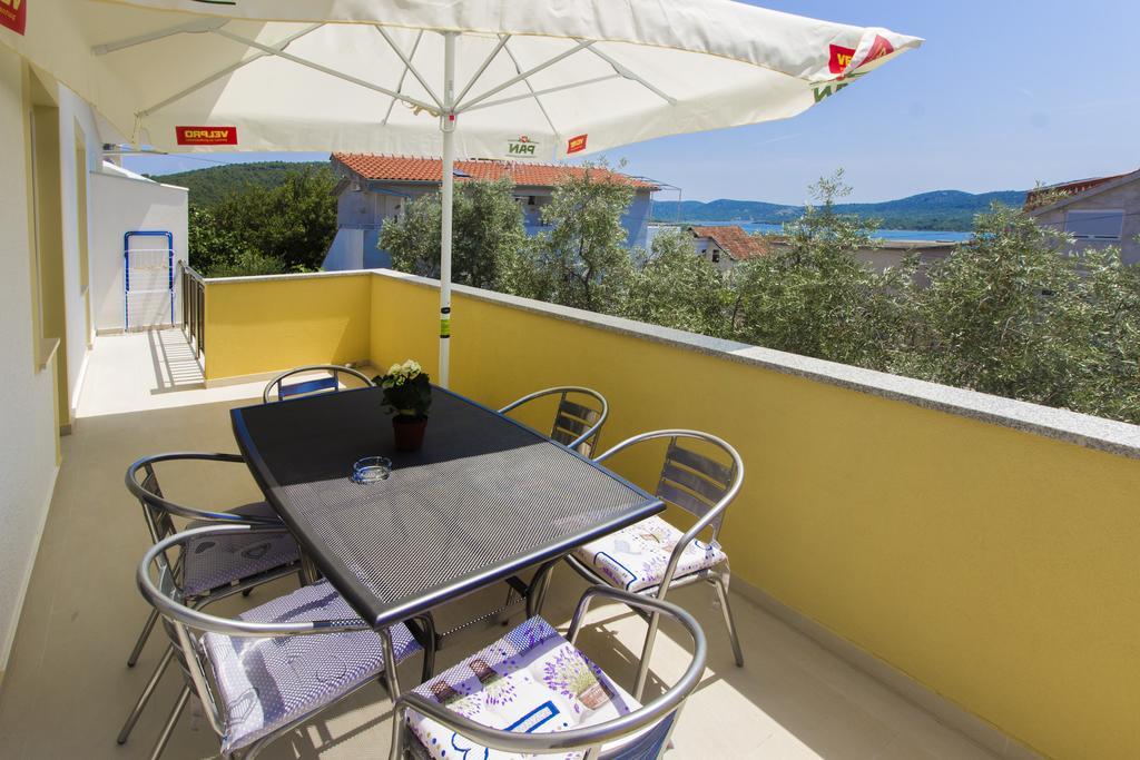 Apartments Zoran Pirovac Exterior foto