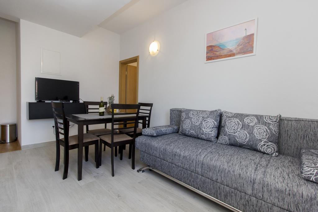 Apartments Zoran Pirovac Exterior foto