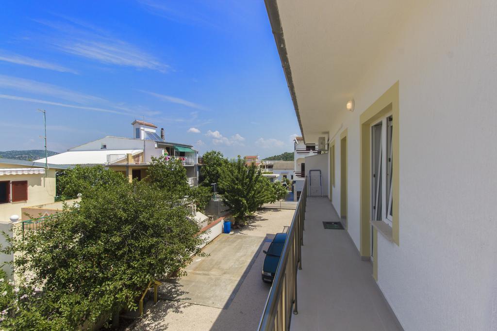 Apartments Zoran Pirovac Exterior foto