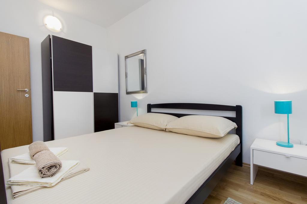 Apartments Zoran Pirovac Exterior foto