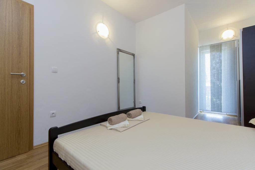 Apartments Zoran Pirovac Exterior foto