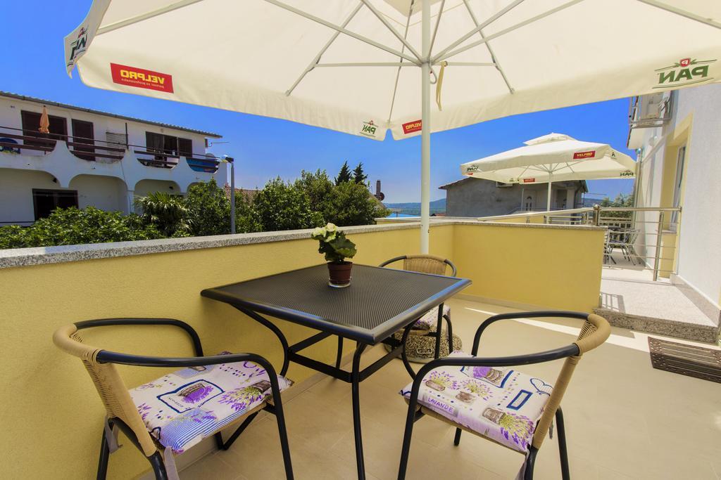 Apartments Zoran Pirovac Exterior foto