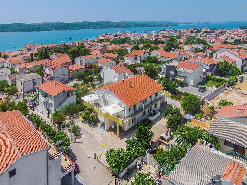 Apartments Zoran Pirovac Exterior foto